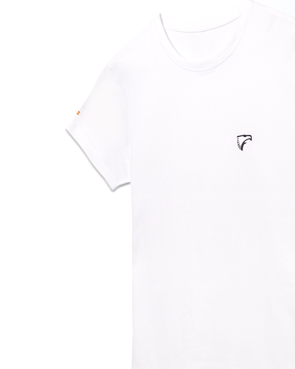 Camiseta Aurum blanca, vista en diagonal
