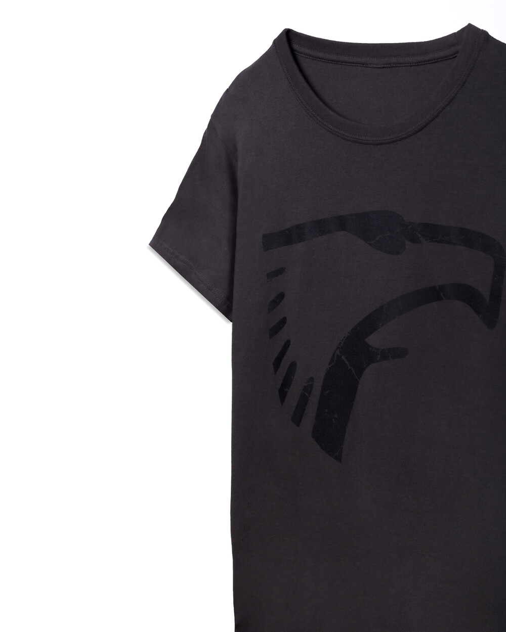 Detalle del águila serigrafiada de la Camiseta Fortis plomo Lead